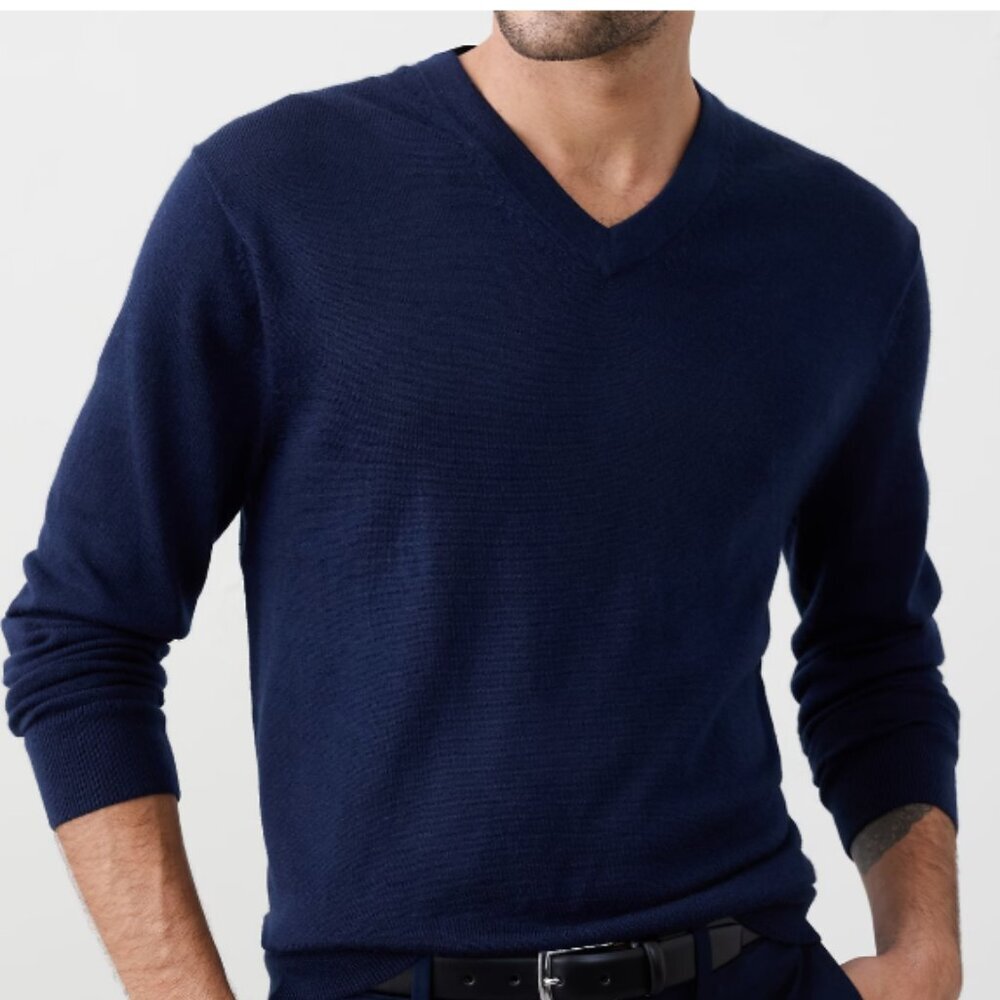 Banana Republic Factory Men's Deep Navy‎ 100% Merino Wool V Neck Sweater Size M